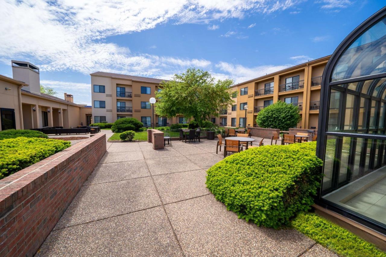 Iowa Inn Bettendorf Quad Cities Экстерьер фото