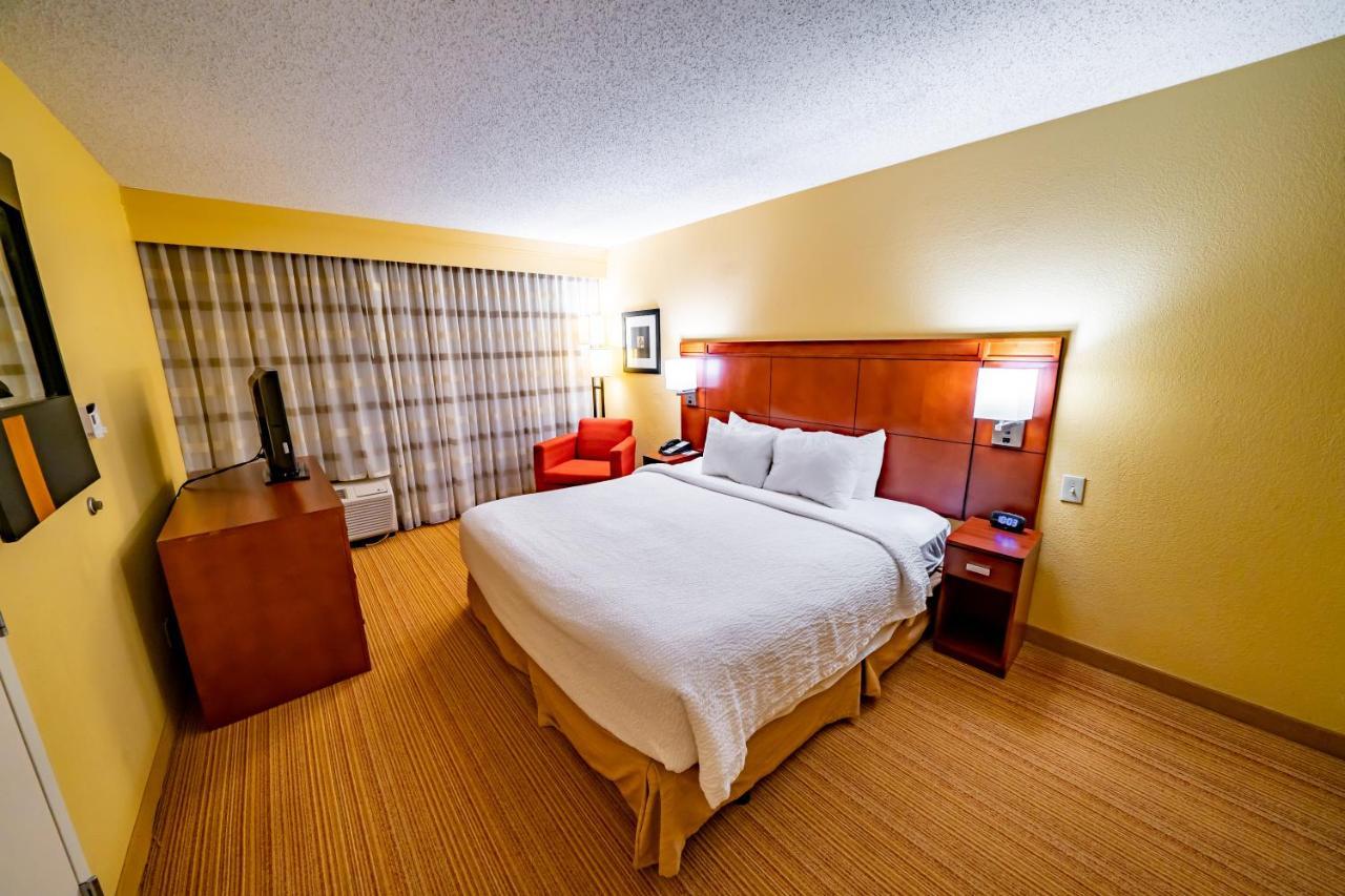 Iowa Inn Bettendorf Quad Cities Экстерьер фото
