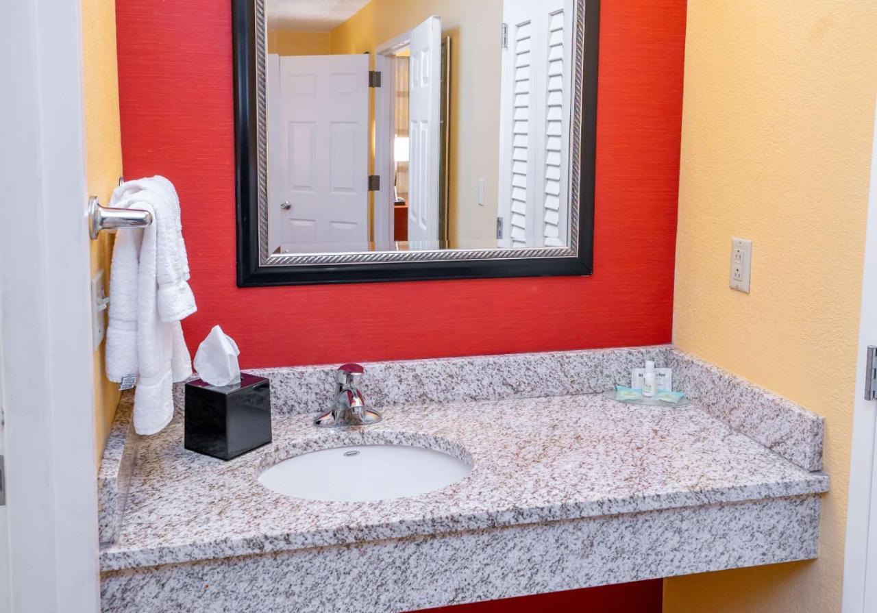 Iowa Inn Bettendorf Quad Cities Экстерьер фото